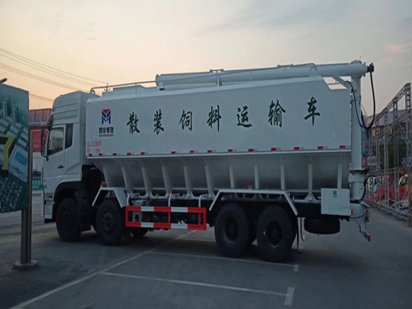 東風(fēng)天龍前四后八40方散裝飼料運(yùn)輸車(chē)